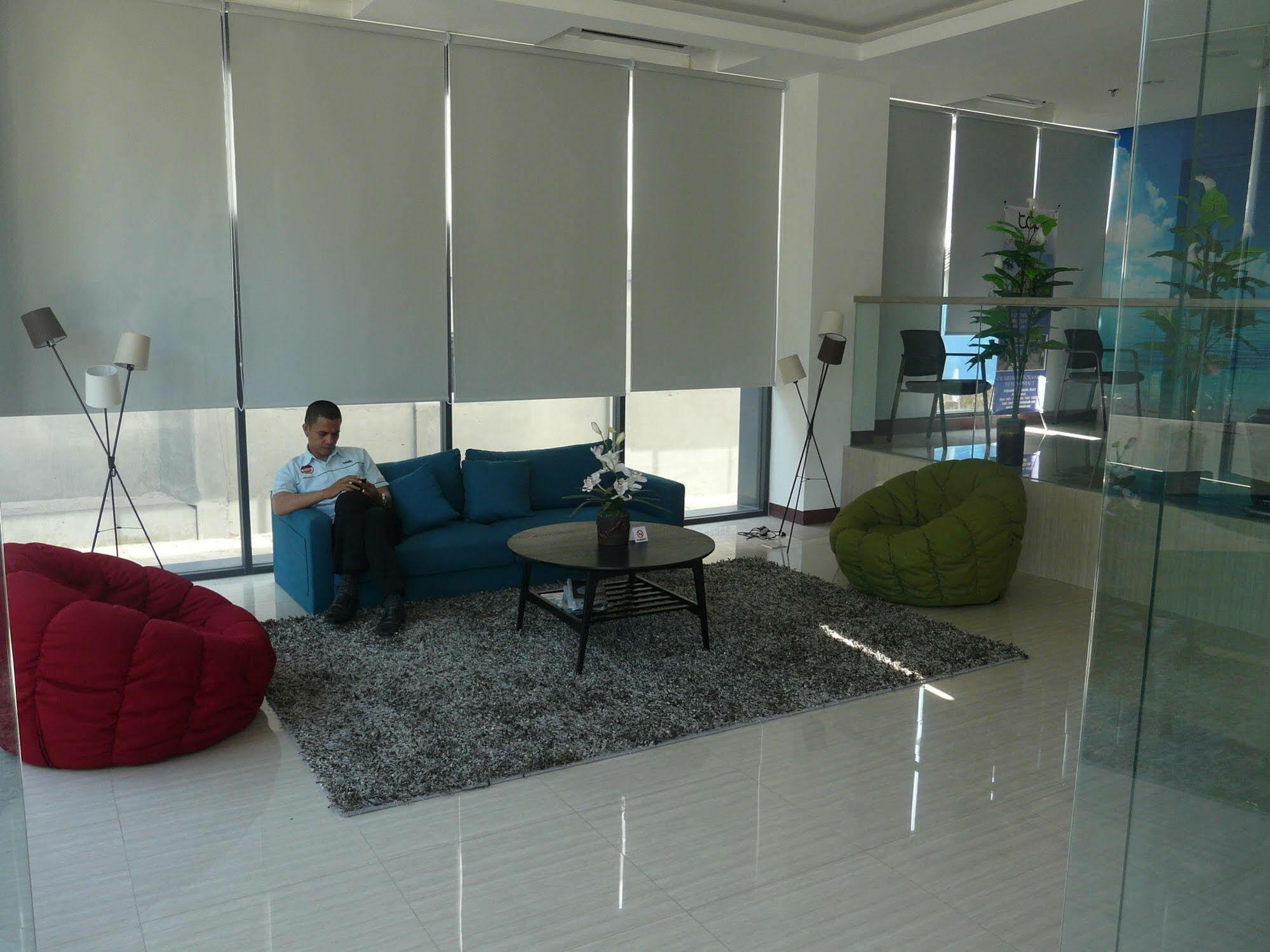 Top Hotel Manado By Gran Puri Exterior foto