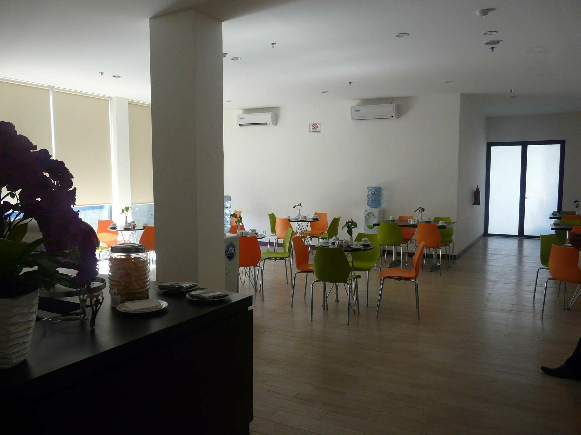 Top Hotel Manado By Gran Puri Exterior foto